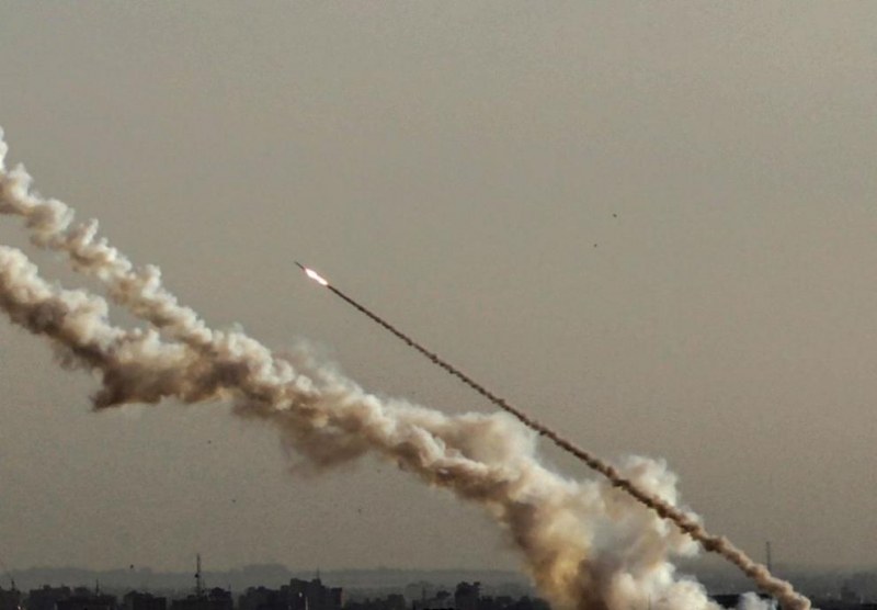 Израел удари ивицата Газа след ракетно нападение!