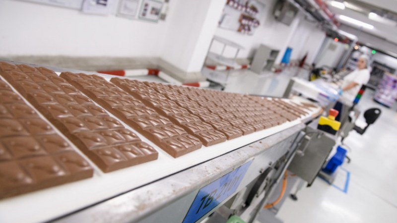 6600 бонбона в минута! Фабриката в Своге произвежда шоколади за 6 континента