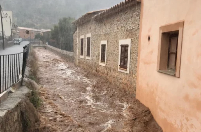 Наводнение на остров Майорка! Изсипаха се страшни дъждове (ВИДЕО)