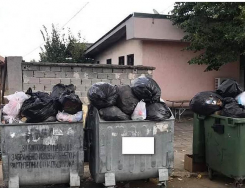 Пловдивско село затъна в боклук, един месец никой не го е извозвал! СНИМКИ