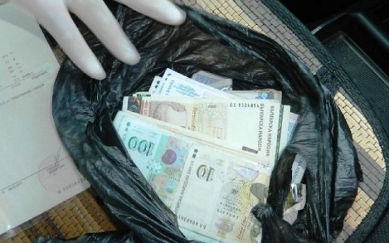 Крупна сума пари открита в Търново. 41-годишен се яви в МВР: Мои са!