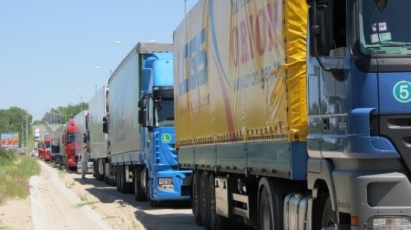 Огромна опашка от камиони на границата с Турция