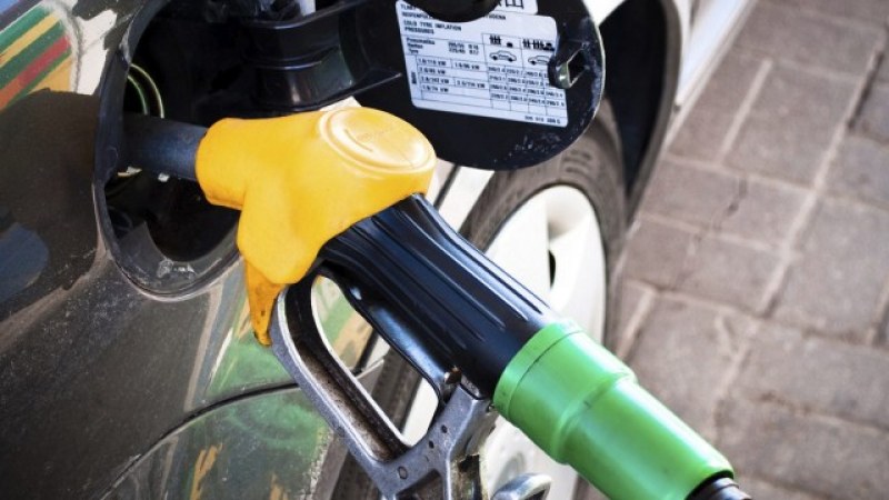 Петролът идва с нови цени. С жълти стотинки ли ще скочат цените, или...?