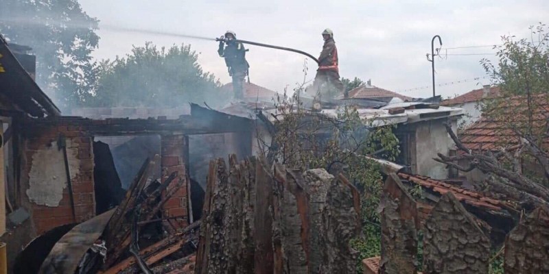 Къща в пловдивско село се запали, психичноболен мъж е в неизвестност