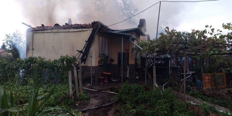 След пожара в Поповица: Откриха овъгленото тяло на психичноболния мъж!