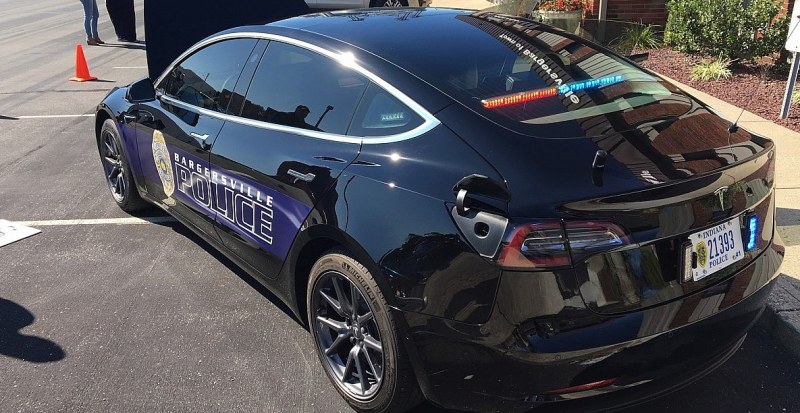 Low battery: Полицейска кола Tesla остана без батерия по време на преследване