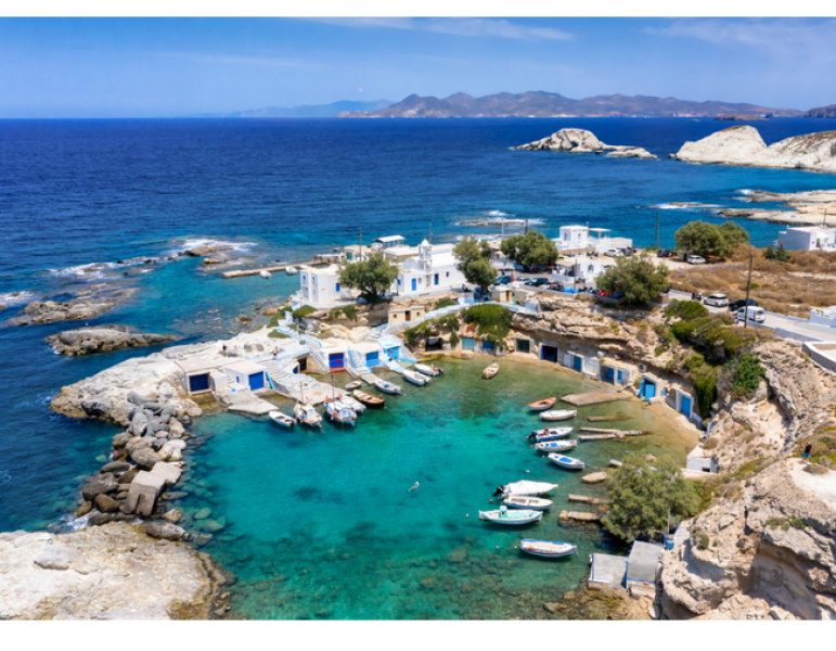 Изумруденосини води, пещери... Малък гръцки остров – най-красивият в света!