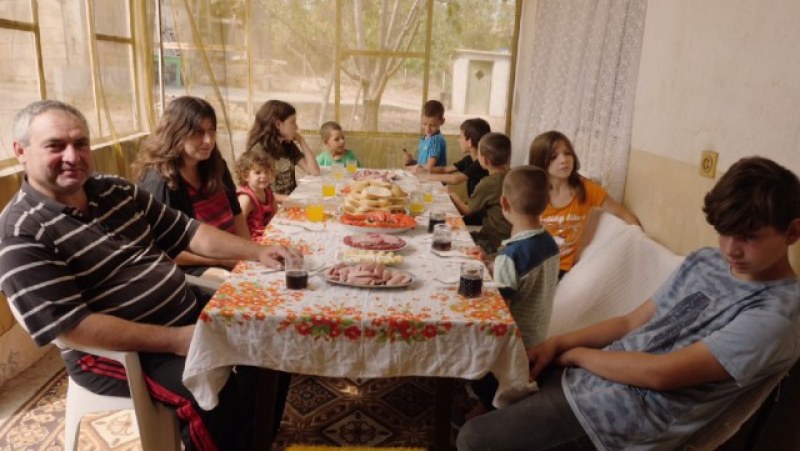 (Не)Обикновеното българско семейство - Ивелина, Красимир и 11-те им деца