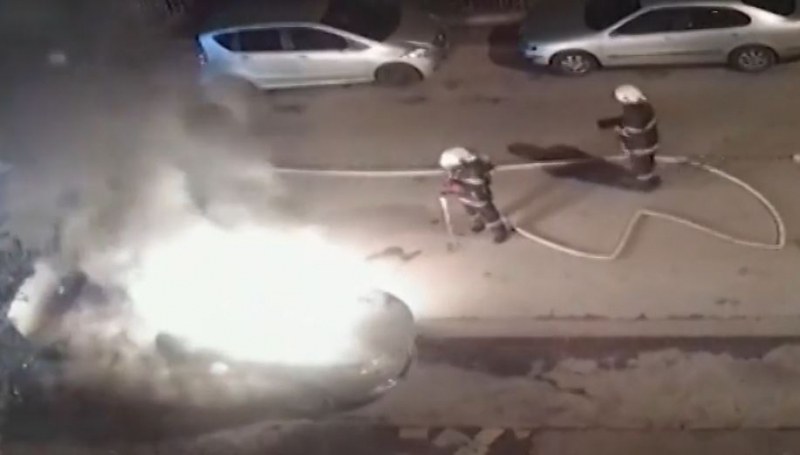 Запалиха колата на разследващ полицай в София