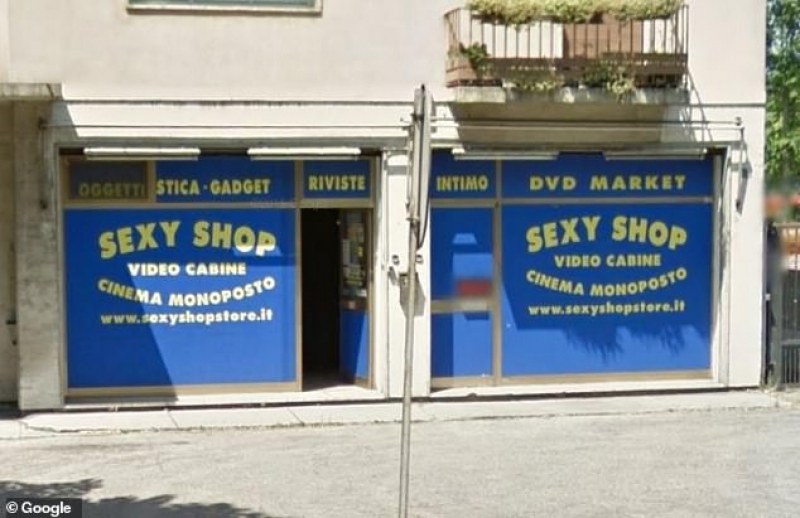 Дядо намери смъртта си в секс шоп. Платил €5, пуснал порно и.. отишъл на оня свят
