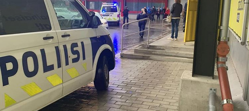 Нападение в мол във Финландия. Мъж с меч – ранил трима, убил един