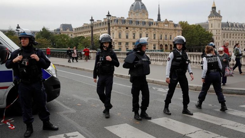 Нападателят с ножа от Париж – бившо ченге. Наръга и уби четирима полицаи