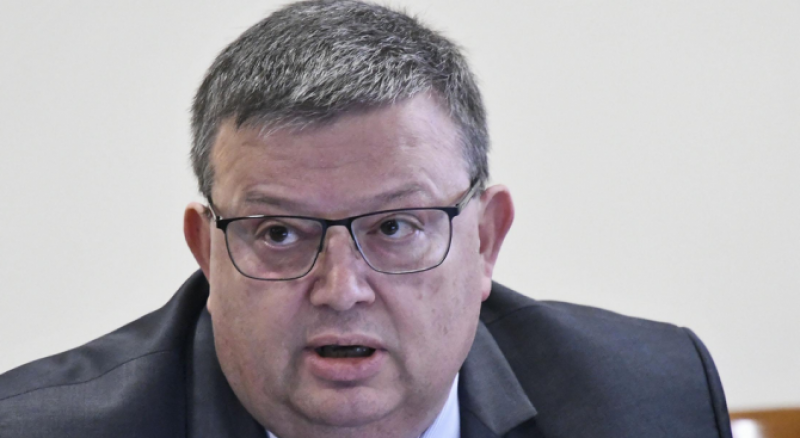 Цацаров: Няма основания за закриване на Българския хелзинкски комитет!
