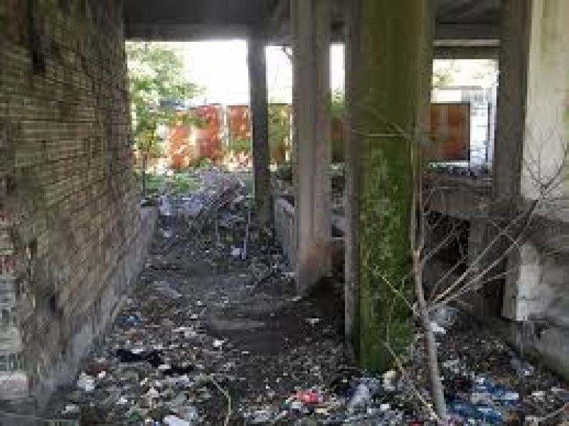 Зловеща гледка от изоставен строеж във Варна: Мъртъв алкохолик!
