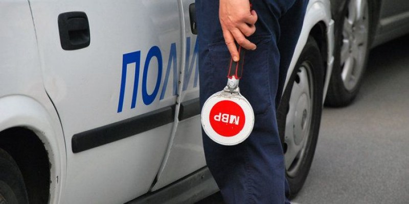 Мъж потроши 3 коли с 