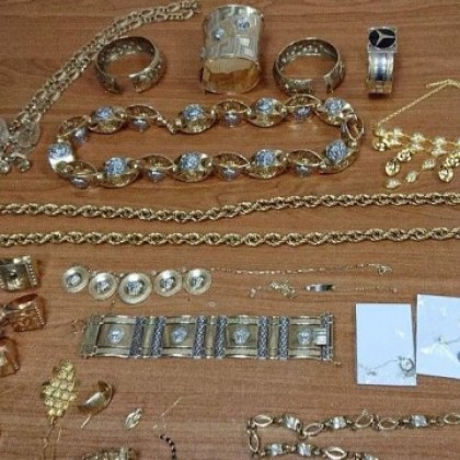 Българи на път за сватба: 90 л ракия, 2 кила злато в кола. Сръбски граничари в потрес!