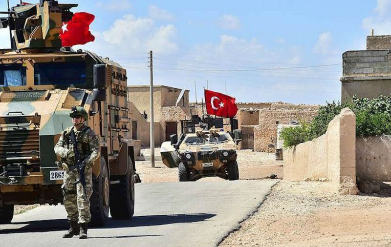 Двама цивилни загинаха в Турция след минометен обстрел