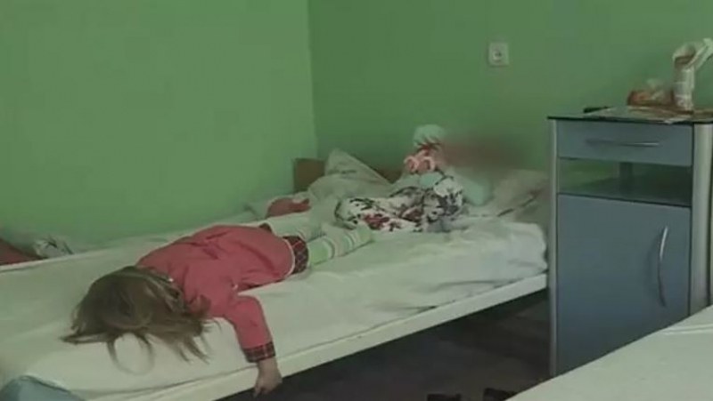Баща даде на малките си дъщери вино, не намерил мляко в хладилника!