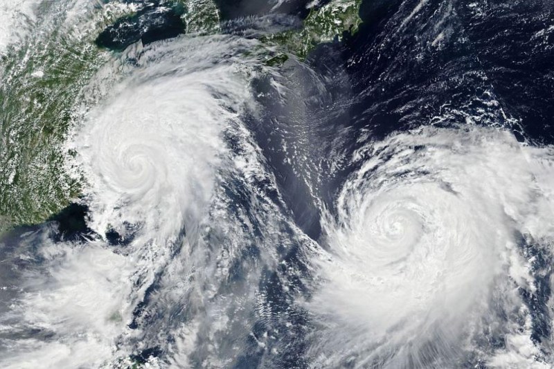 Япония се готви за евакуация. Очаква се най-мощния тайфун от 60 години насам