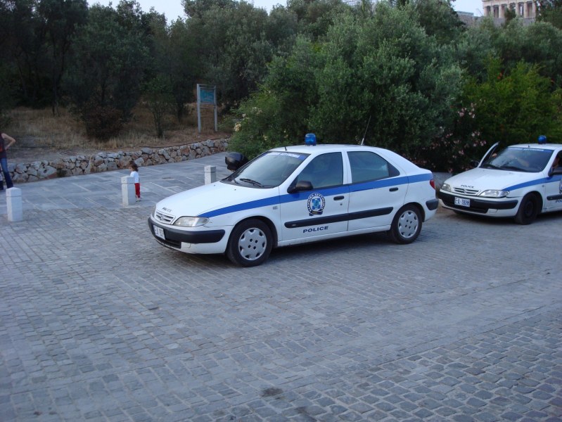 В Гърция спипаха ван с хасковска регистрация. А вътре: 20 мигранти!