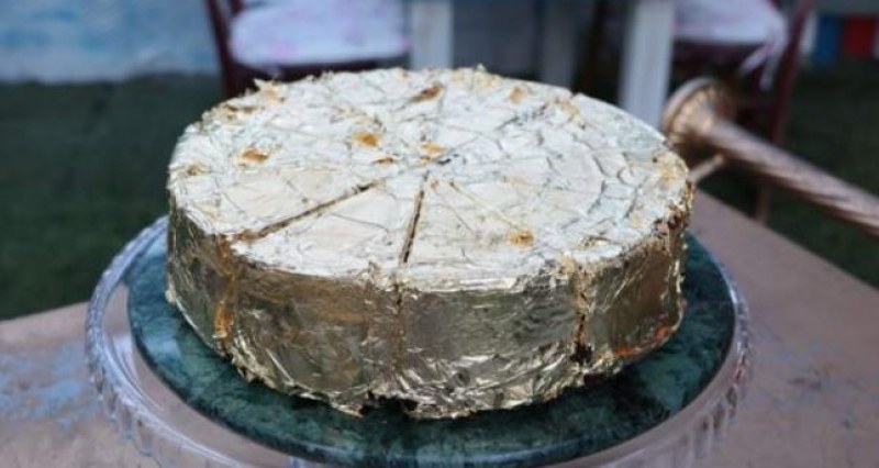 340 грама ядливо злато?! Първата по рода си торта – в Турция