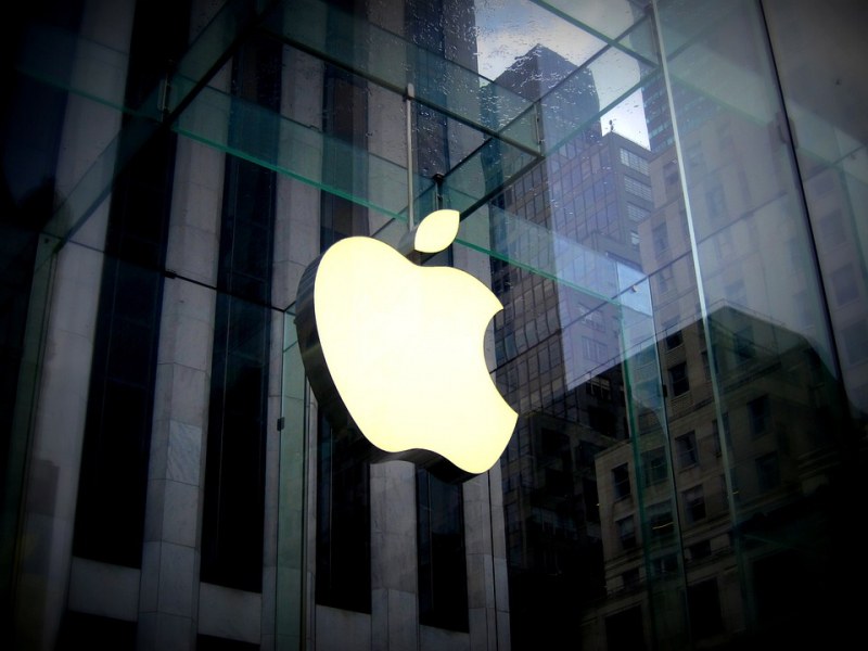 Руснакът vs. Apple: Обърналият резбата се отказа от съд. Гей ще си е!