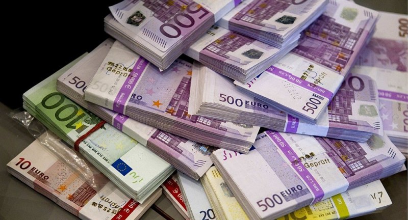За, мама, тате, баба… Емигранти изпратиха на близките си досега €731 млн.