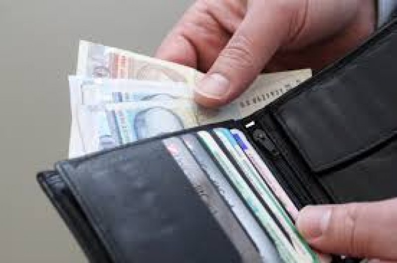 Страховете ни: Защо минимална заплата от €750 е опасна за България?