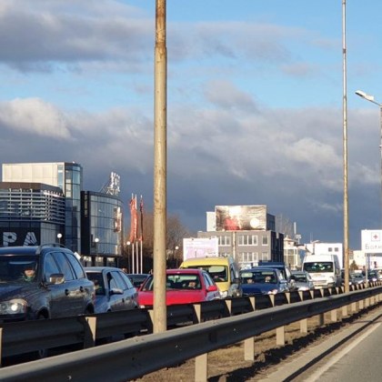 Верижно ПТП на столичното Околовръстно, посока Пловдив – огромно задръстване