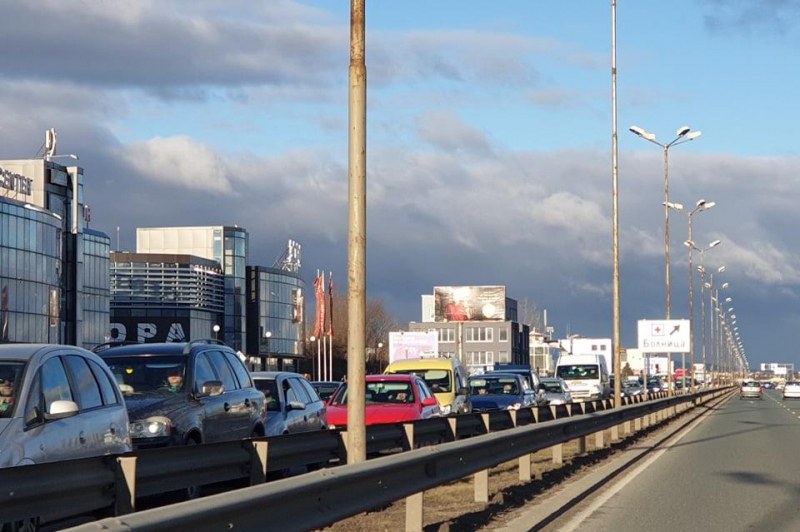 Верижно ПТП на столичното Околовръстно, посока Пловдив – огромно задръстване