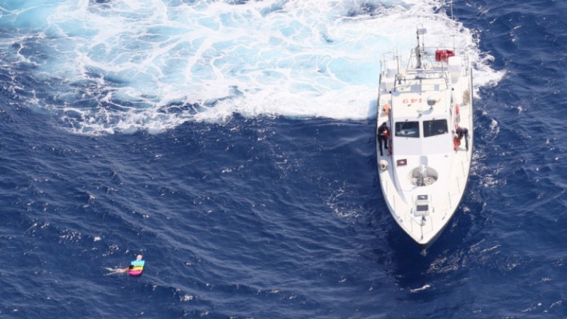 Катер се вряза в лодка с мигранти в Гърция, 3-годишно е в неизвестност