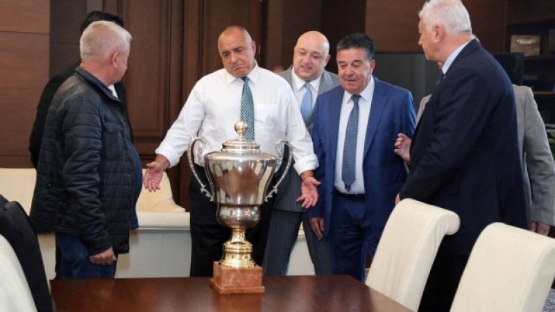 Шампионският трофей на Локомотив Пловдив се завръща на 