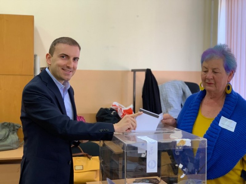 Илиян Велков гласува, за да бъдат гражданите господарите на район 