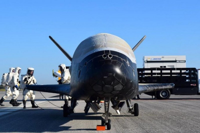 Тайната космическа мисия на САЩ: X-37B кацна след 780 дни в орбита