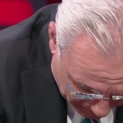 Камата във видео до Стърлинг, плачейки: Простете за расизма на стадиона!