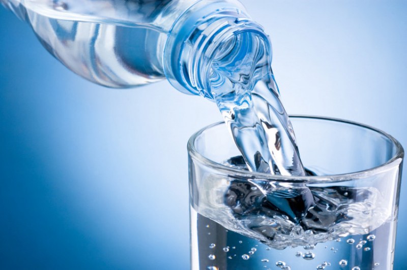 Кои са признаците, че прекалявате с пиенето на вода?