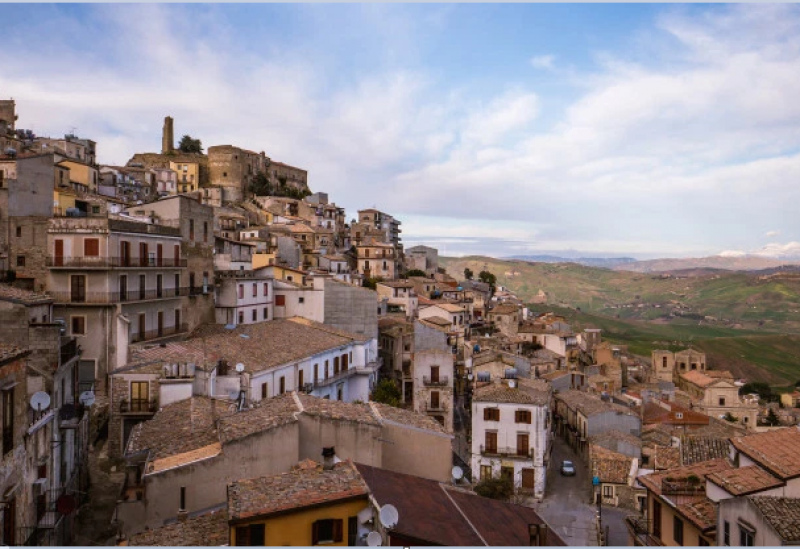 Оферта: Красиво италианско градче подарява изоставени къщи