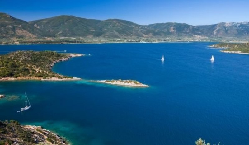 Жена оцеля два дни в Егейско море само с бонбони и найлонови торбички