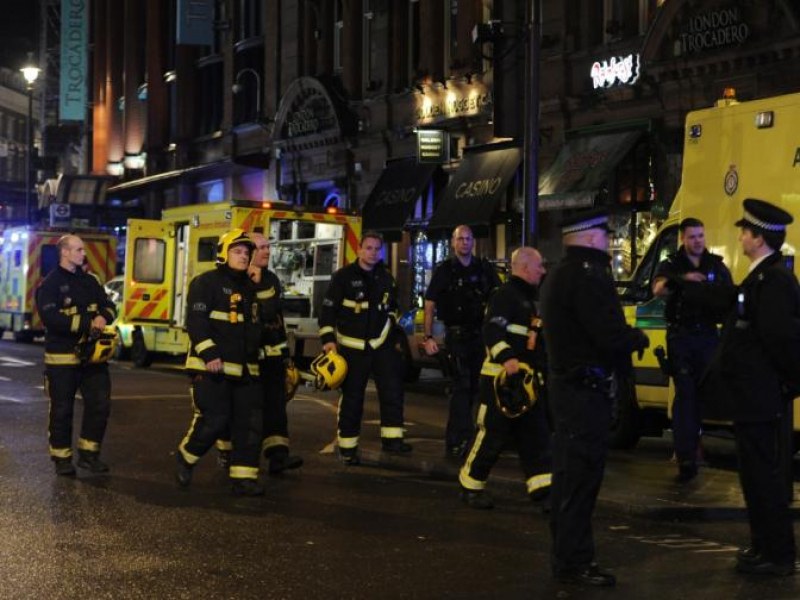 Над 1000 посетители на лондонския театър – евакуирани. Таванът му рухна!