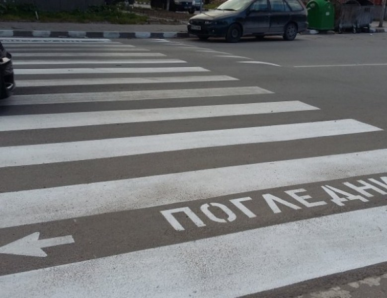 Товарен автомобил блъсна жена на пешеходна пътека, с охлузвания е!