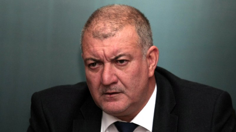 Самозапалване или...? Защо горяха две от колите на шефа на митниците?