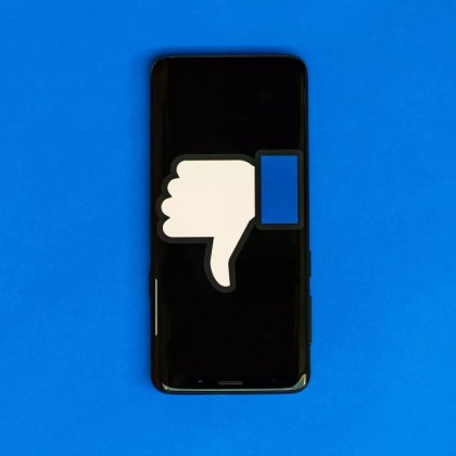 Скандално! Facebook използва камерата на телефона ни без да пита