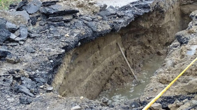 Мъж загина в изкоп при отстраняване на ВИК авария в Кюстендилско