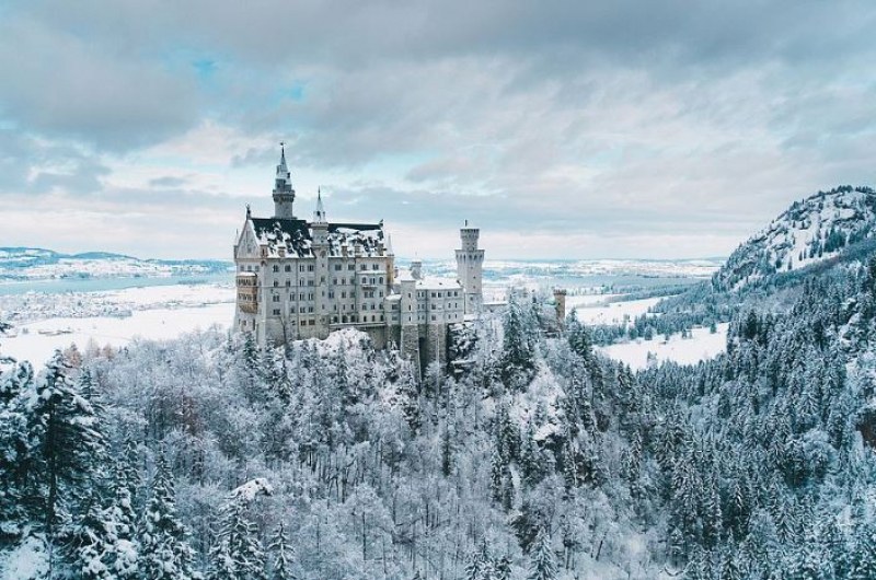 Бяла премяна: Петте най-красиви замъка през зимата в СНИМКИ