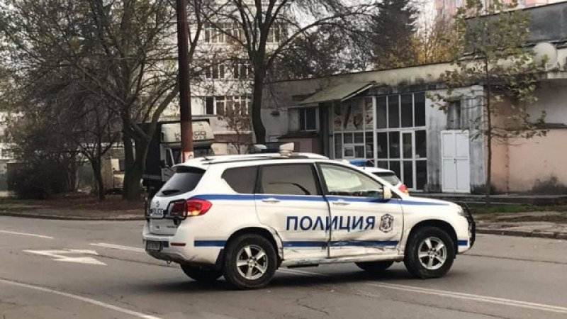 Кола засече полицейски джип в Ямбол и... полицай е в болница