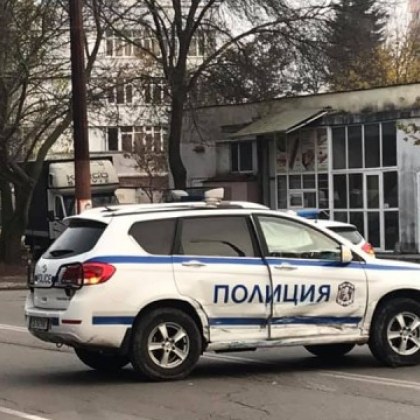 Кола засече полицейски джип в Ямбол и... полицай е в болница