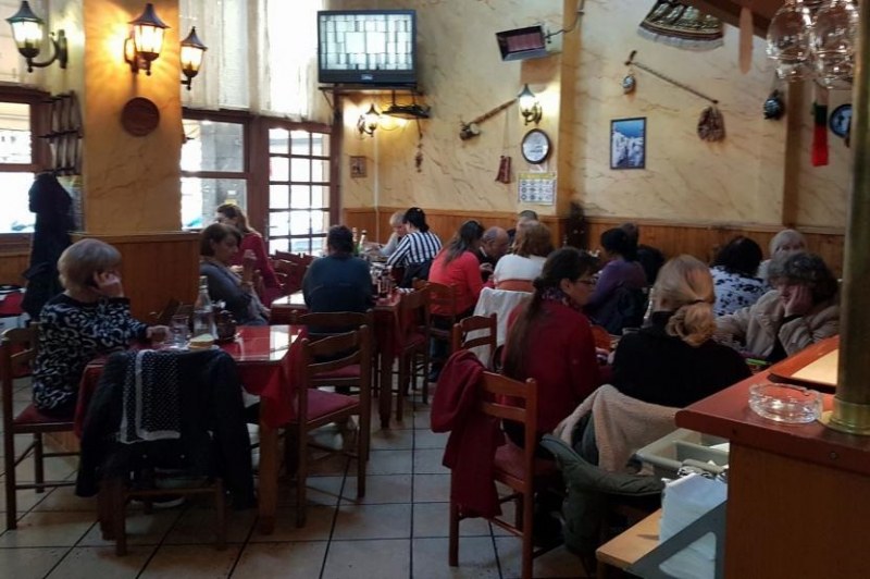 Мусака, сармички… 100 родни кръчми подхранват българщината в чужбина!