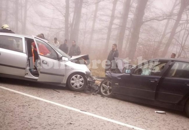 Тежко челно ПТП на Петрохан. Опел се заби в BMW – четирима са ранени!