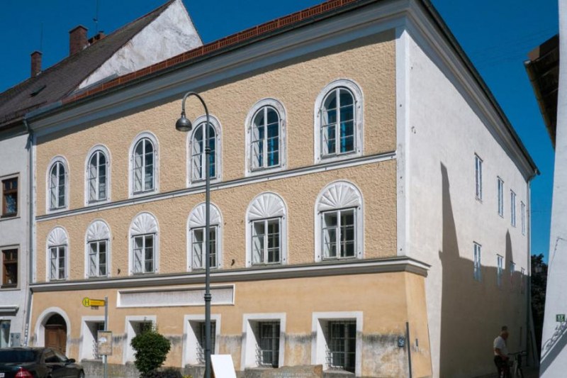 Превръщат родната къща на Хитлер в полицейски участък