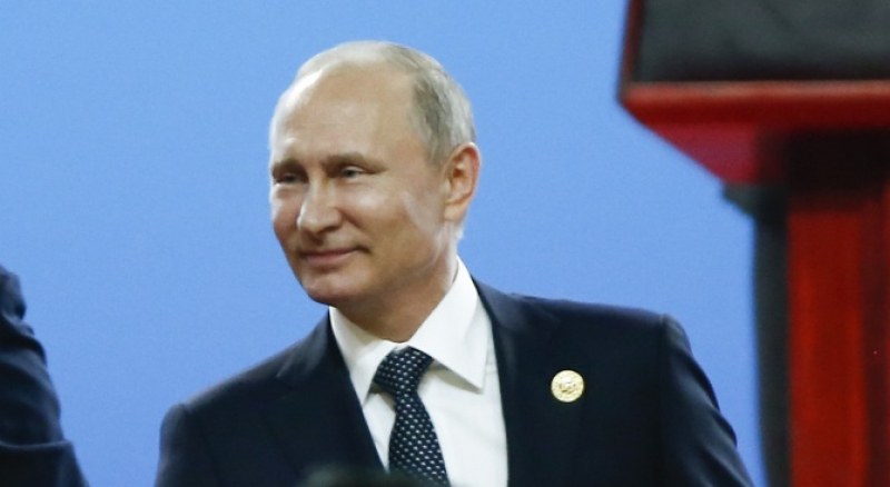 Украинка се представи за съпруга на Путин, напира щуро към Кремъл